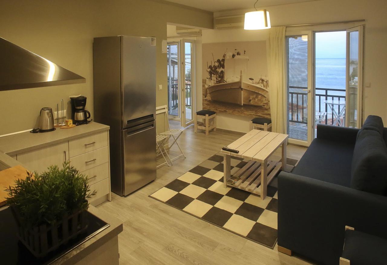 Aparthotel Sappho Plomari Esterno foto
